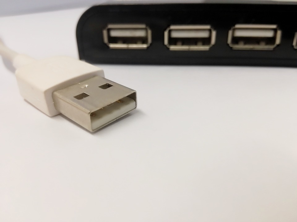 Four port USB hub for laptop accessories
